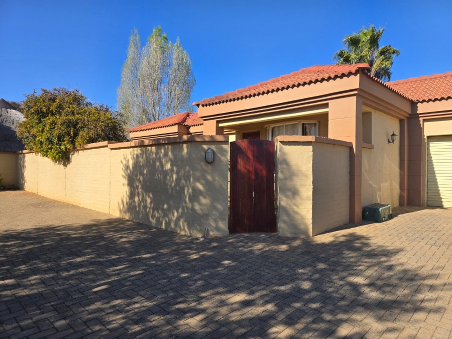 To Let 3 Bedroom Property for Rent in Langenhovenpark Free State
